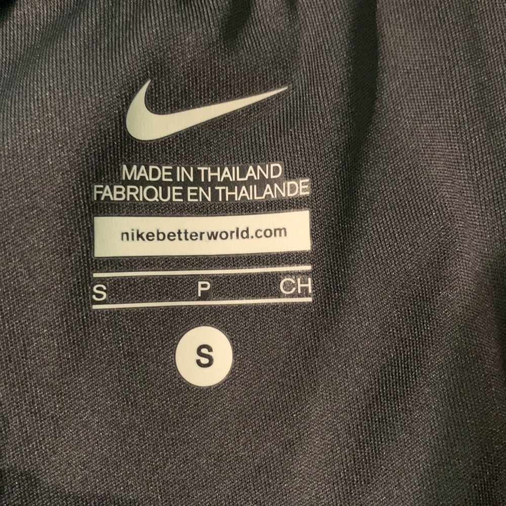 NIKE SIZE SMALL BRAND NEW ATHLETIC SHORTS - Picture 4 of 6